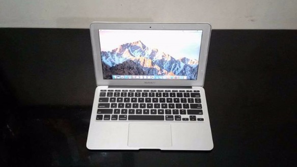 Macbook air 11. inches Mid 2012 Model Core i5 1.7ghz processor photo
